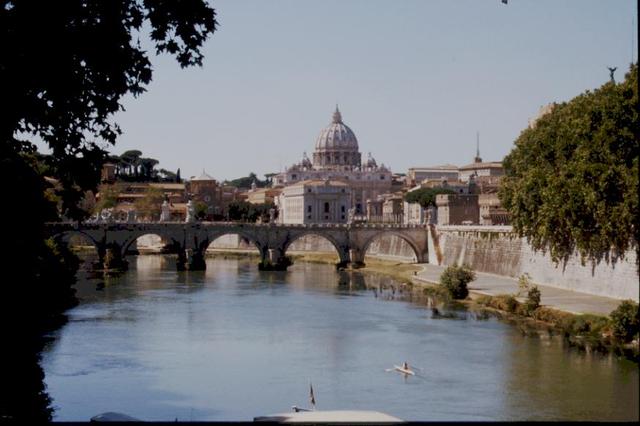 Tiber und Petersdom  _012102